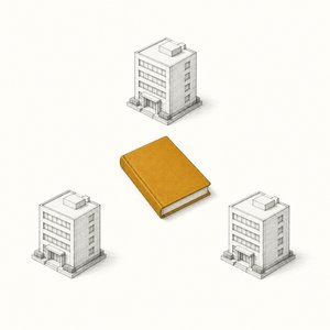 同じ形の会社ビルの模型が3つ輪になって並び、中央に無地の帳面が1冊ある線画
